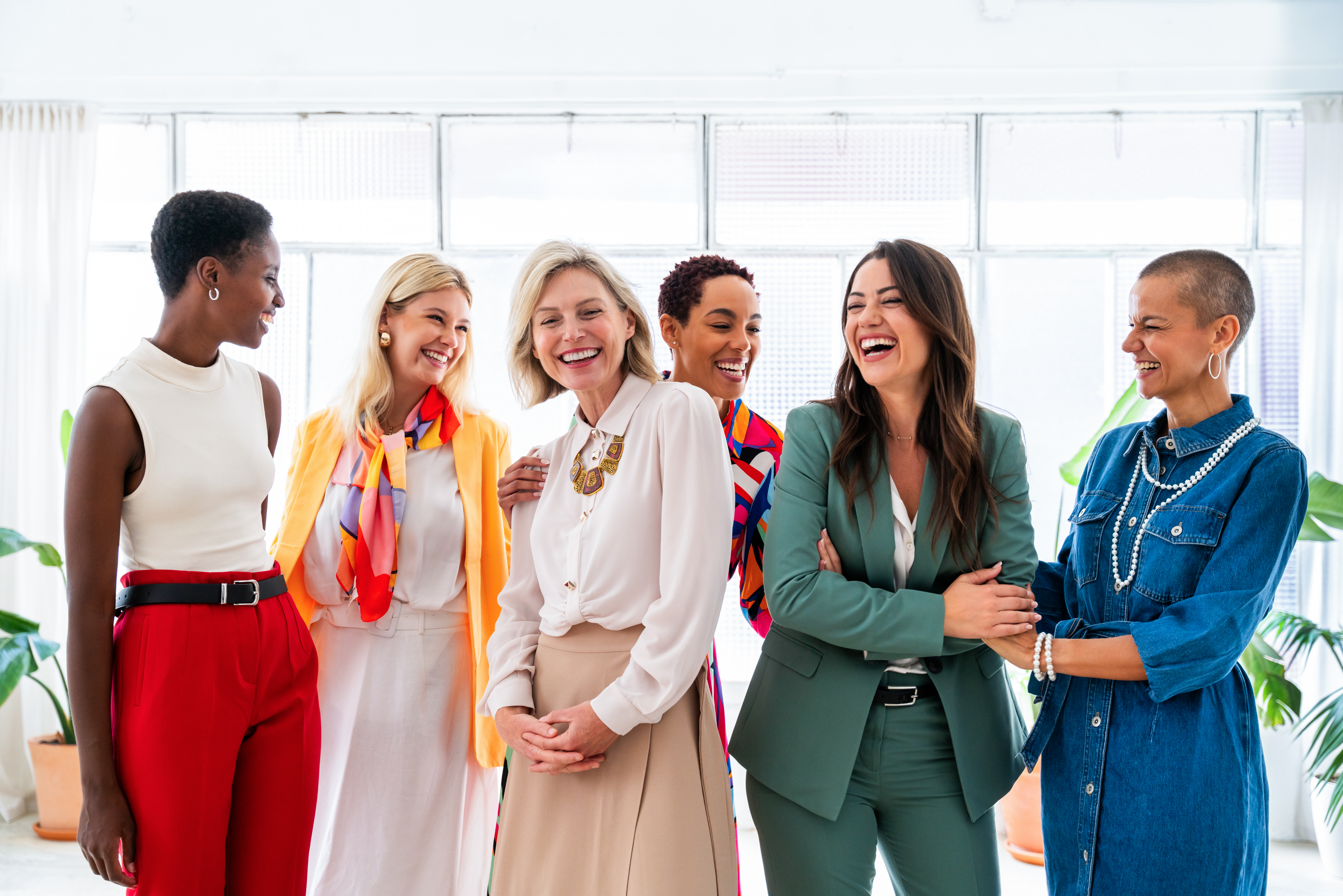 Kvinnor och unga tjejer i workshop